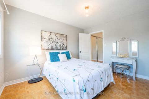 Photo 15 at 22 Laura Sabrina Drive, Sonoma Heights, Vaughan