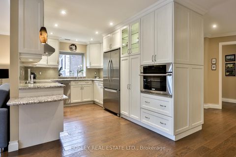 Photo 7 at 203 - 1387 Bayview Avenue, Leaside, Toronto