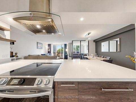 Photo 3 at 402 - 100 Canyon Avenue, Bathurst Manor, Toronto
