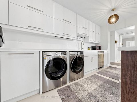Photo 4 at 402 - 100 Canyon Avenue, Bathurst Manor, Toronto