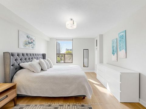 Photo 14 at 402 - 100 Canyon Avenue, Bathurst Manor, Toronto