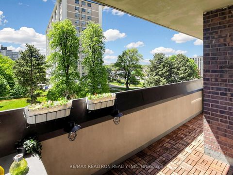 Photo 23 at 402 - 100 Canyon Avenue, Bathurst Manor, Toronto