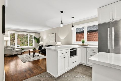 Photo 10 at 16 Elkwood Drive, Centennial Scarborough, Toronto