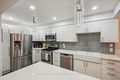 Photo 10 at 43 - 121 L'Amoreaux Drive, L'Amoreaux, Toronto