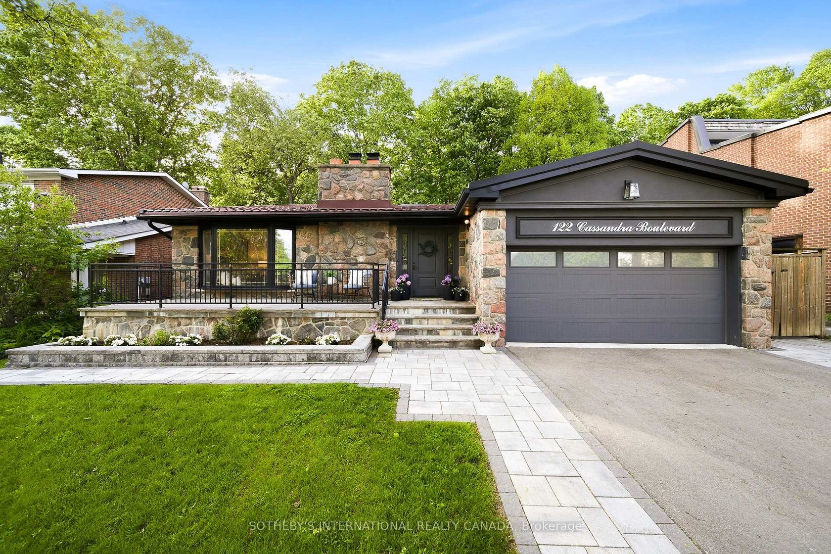 122 Cassandra Boulevard, Donalda, Toronto photo 2