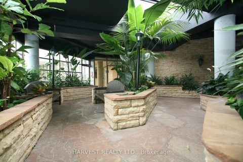Photo 5 at 1402 - 7 Townsgate Drive, Yorkhill, Vaughan