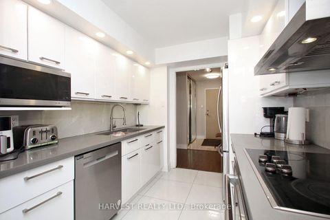 Photo 8 at 1402 - 7 Townsgate Drive, Yorkhill, Vaughan