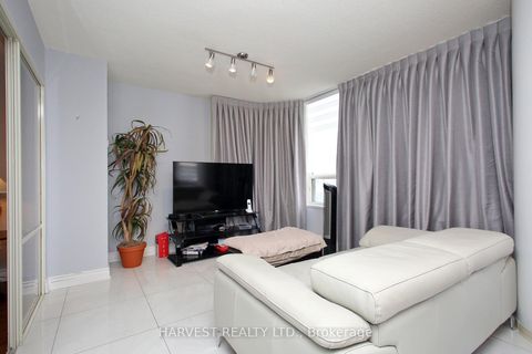 Photo 15 at 1402 - 7 Townsgate Drive, Yorkhill, Vaughan