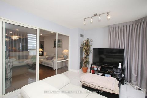 Photo 18 at 1402 - 7 Townsgate Drive, Yorkhill, Vaughan
