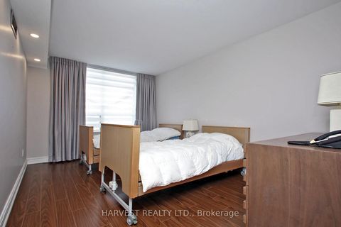Photo 26 at 1402 - 7 Townsgate Drive, Yorkhill, Vaughan