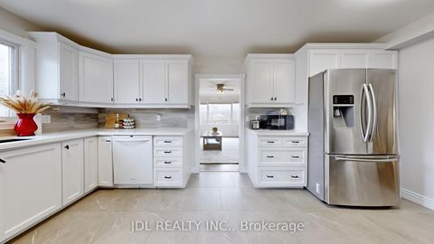 Photo 16 at 11 Red Robin Road, Historic Lakeshore Communities, Georgina