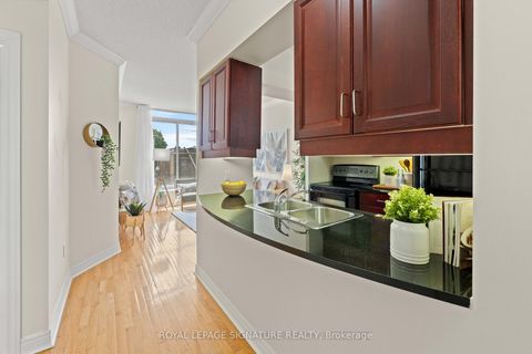 Photo 10 at 307 - 2 Edith Drive, Eglinton, Toronto