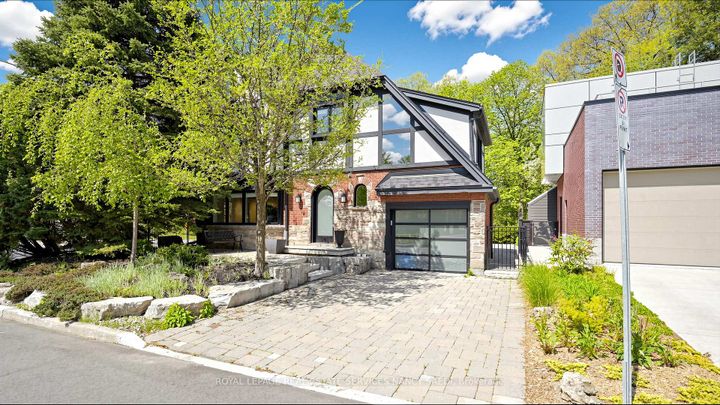 Photo 2 at 3 Oakwood Place, Westdale, Hamilton