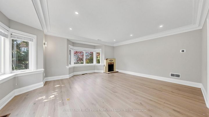 Photo 7 at 3 Oakwood Place, Westdale, Hamilton