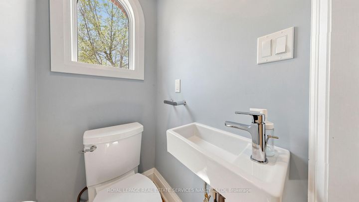 Photo 12 at 3 Oakwood Place, Westdale, Hamilton