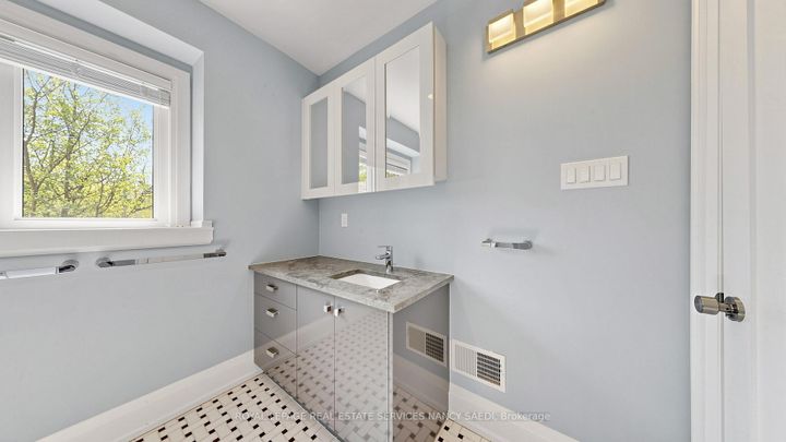 Photo 16 at 3 Oakwood Place, Westdale, Hamilton