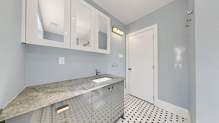 Photo 17 at 3 Oakwood Place, Westdale, Hamilton