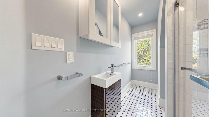 Photo 21 at 3 Oakwood Place, Westdale, Hamilton