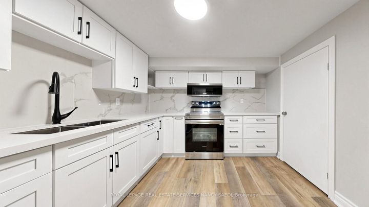 Photo 31 at 3 Oakwood Place, Westdale, Hamilton