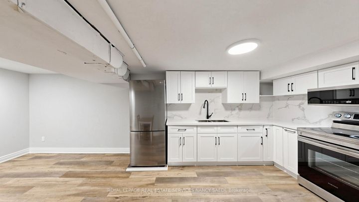 Photo 33 at 3 Oakwood Place, Westdale, Hamilton