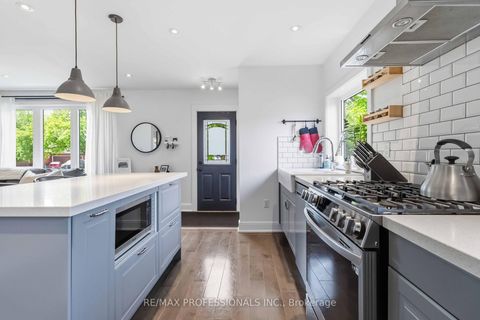 Photo 1 at 3 Snaresbrook Drive, Kipling, Toronto