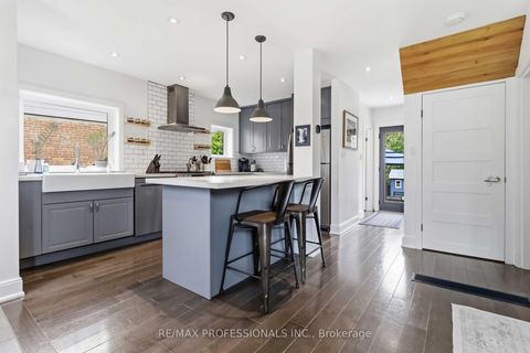 Photo 5 at 3 Snaresbrook Drive, Kipling, Toronto