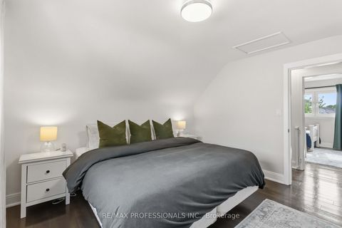 Photo 9 at 3 Snaresbrook Drive, Kipling, Toronto