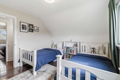 Photo 11 at 3 Snaresbrook Drive, Kipling, Toronto