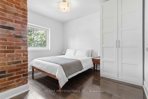 Photo 13 at 3 Snaresbrook Drive, Kipling, Toronto