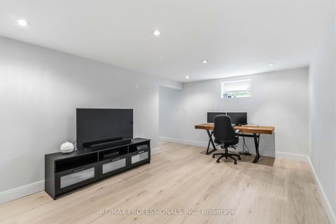 Photo 15 at 3 Snaresbrook Drive, Kipling, Toronto
