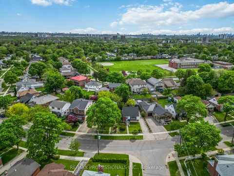 Photo 25 at 3 Snaresbrook Drive, Kipling, Toronto
