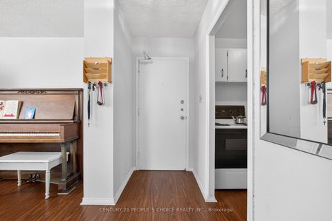 Photo 4 at 601 - 340 Dixon Road, The Westway, Toronto