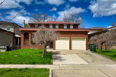 Photo 1 at 92 Charlton Boulevard, Newtonbrook West, Toronto