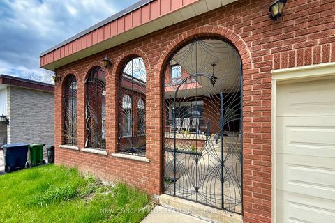 Photo 2 at 92 Charlton Boulevard, Newtonbrook West, Toronto