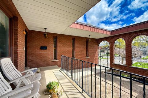 Photo 3 at 92 Charlton Boulevard, Newtonbrook West, Toronto