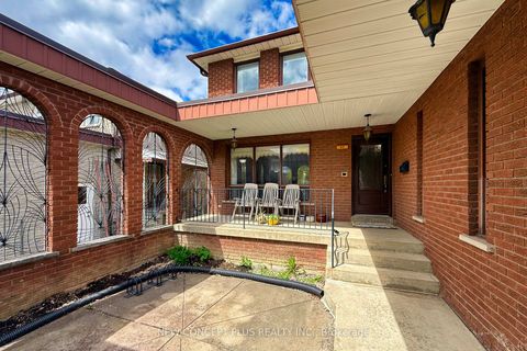 Photo 5 at 92 Charlton Boulevard, Newtonbrook West, Toronto