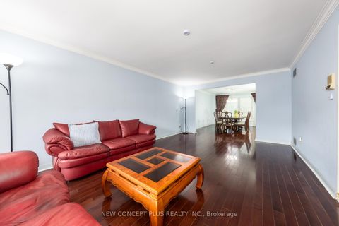 Photo 9 at 92 Charlton Boulevard, Newtonbrook West, Toronto