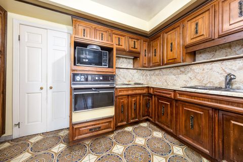 Photo 14 at 92 Charlton Boulevard, Newtonbrook West, Toronto
