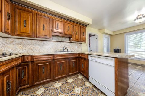 Photo 15 at 92 Charlton Boulevard, Newtonbrook West, Toronto