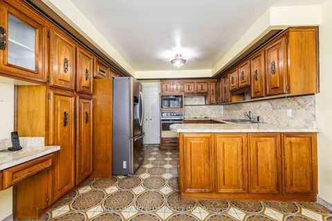 Photo 16 at 92 Charlton Boulevard, Newtonbrook West, Toronto
