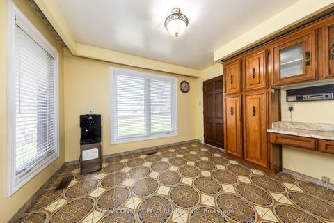 Photo 17 at 92 Charlton Boulevard, Newtonbrook West, Toronto