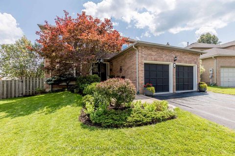 Photo 2 at 15 Beatty Crescent, Aurora Highlands, Aurora