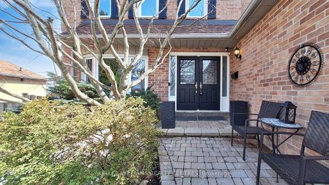 Photo 3 at 15 Beatty Crescent, Aurora Highlands, Aurora
