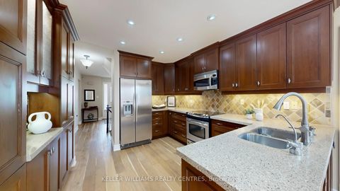 Photo 10 at 15 Beatty Crescent, Aurora Highlands, Aurora