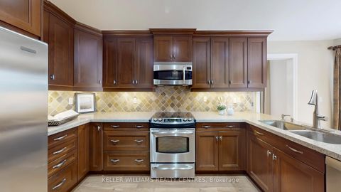 Photo 11 at 15 Beatty Crescent, Aurora Highlands, Aurora