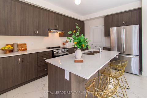 Photo 11 at 147 Dovedale Drive, Keswick South, Georgina