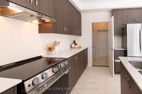 Photo 12 at 147 Dovedale Drive, Keswick South, Georgina