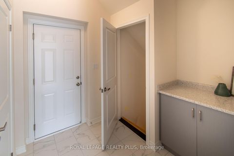 Photo 13 at 147 Dovedale Drive, Keswick South, Georgina