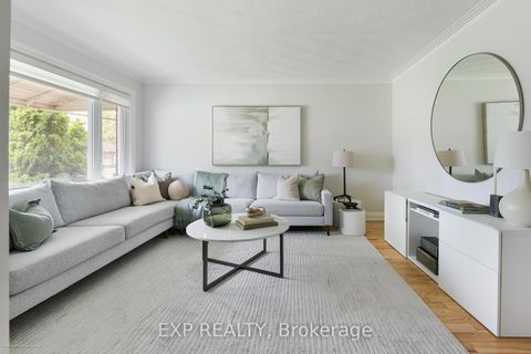 Photo 3 at 125 Treeview Drive, Alderwood, Toronto