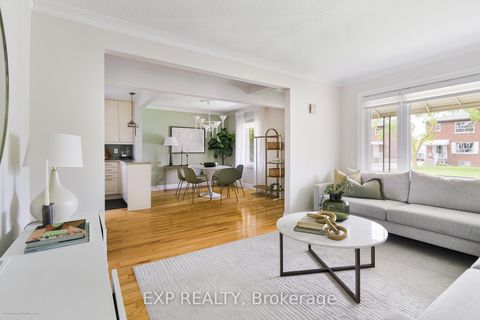 Photo 5 at 125 Treeview Drive, Alderwood, Toronto